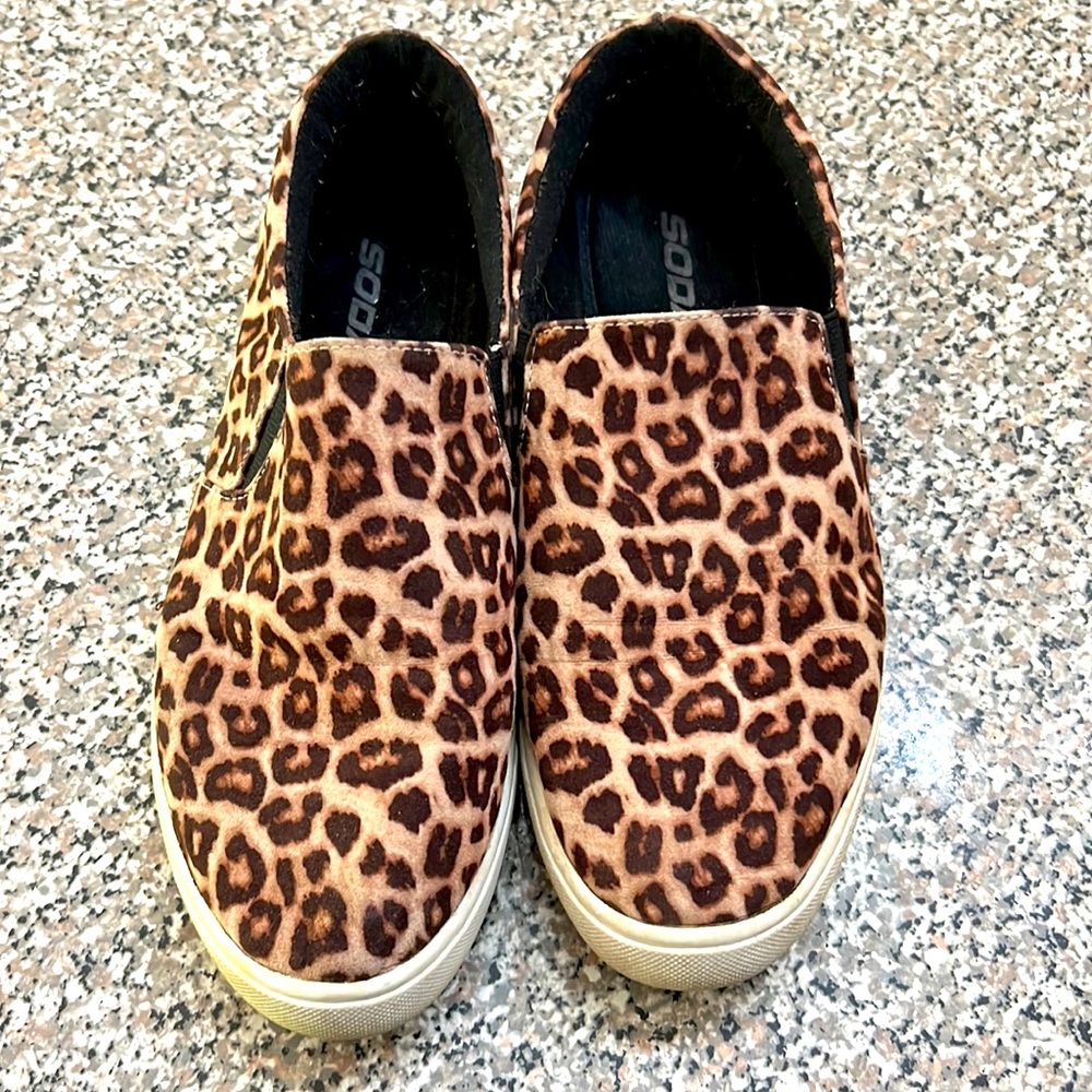 Soda size 8 leopard slip ons